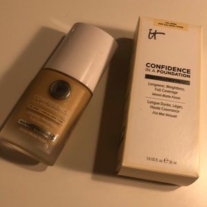 It Cosmetics Confidence in a Foundation